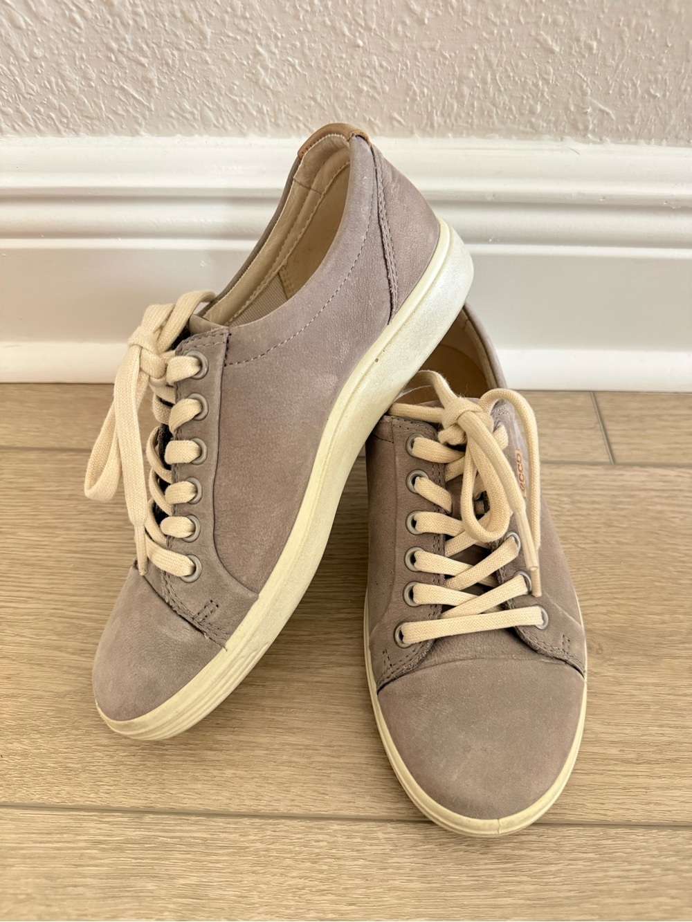 Ecco Soft 7 Low-Top Sneakers in Taupe with Cream Laces